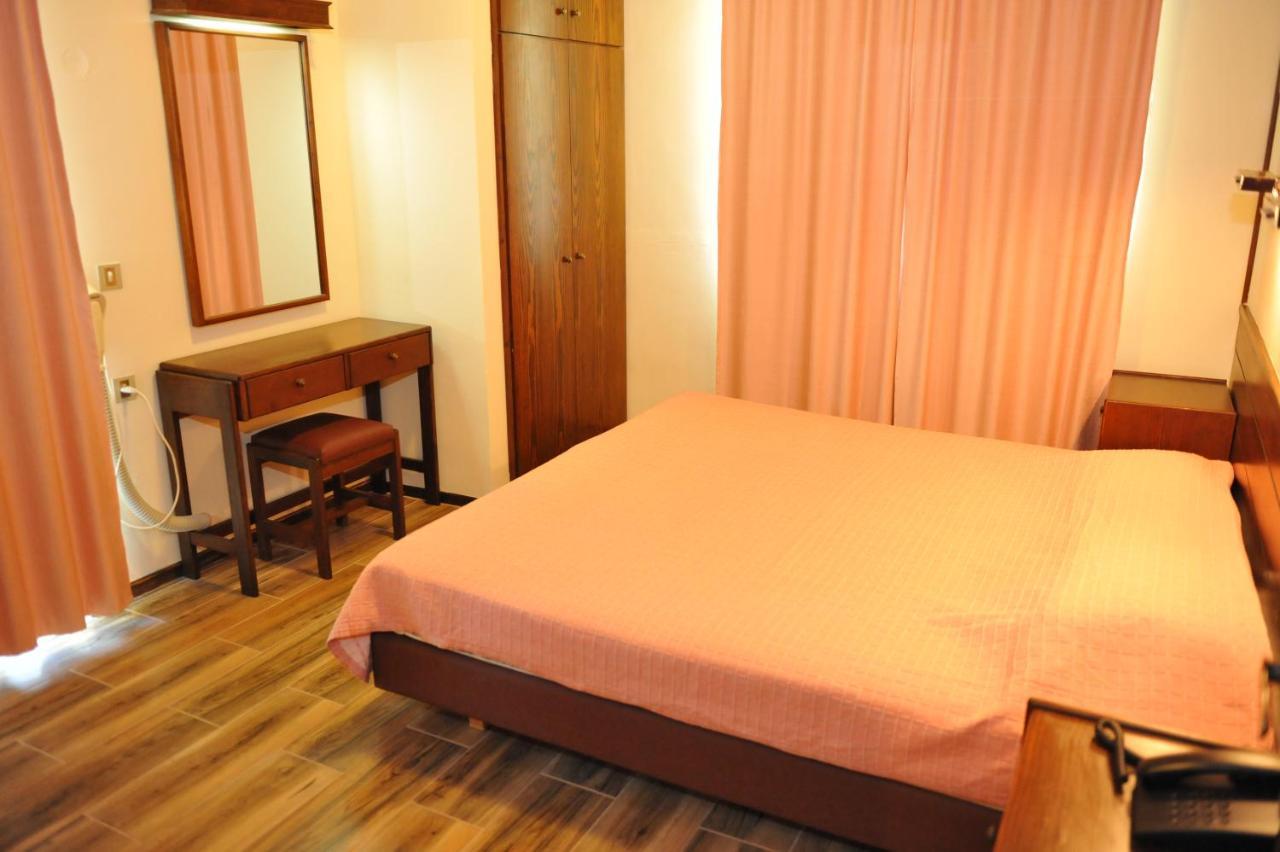 Niki Hotel Apartments Lalyssos Eksteriør billede