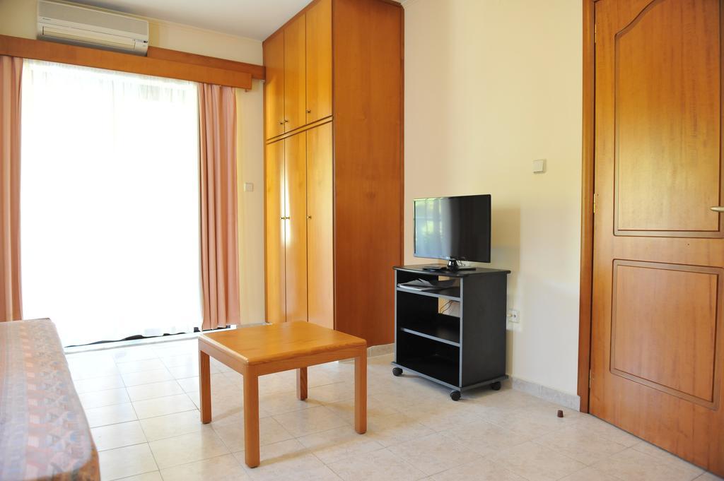 Niki Hotel Apartments Lalyssos Eksteriør billede