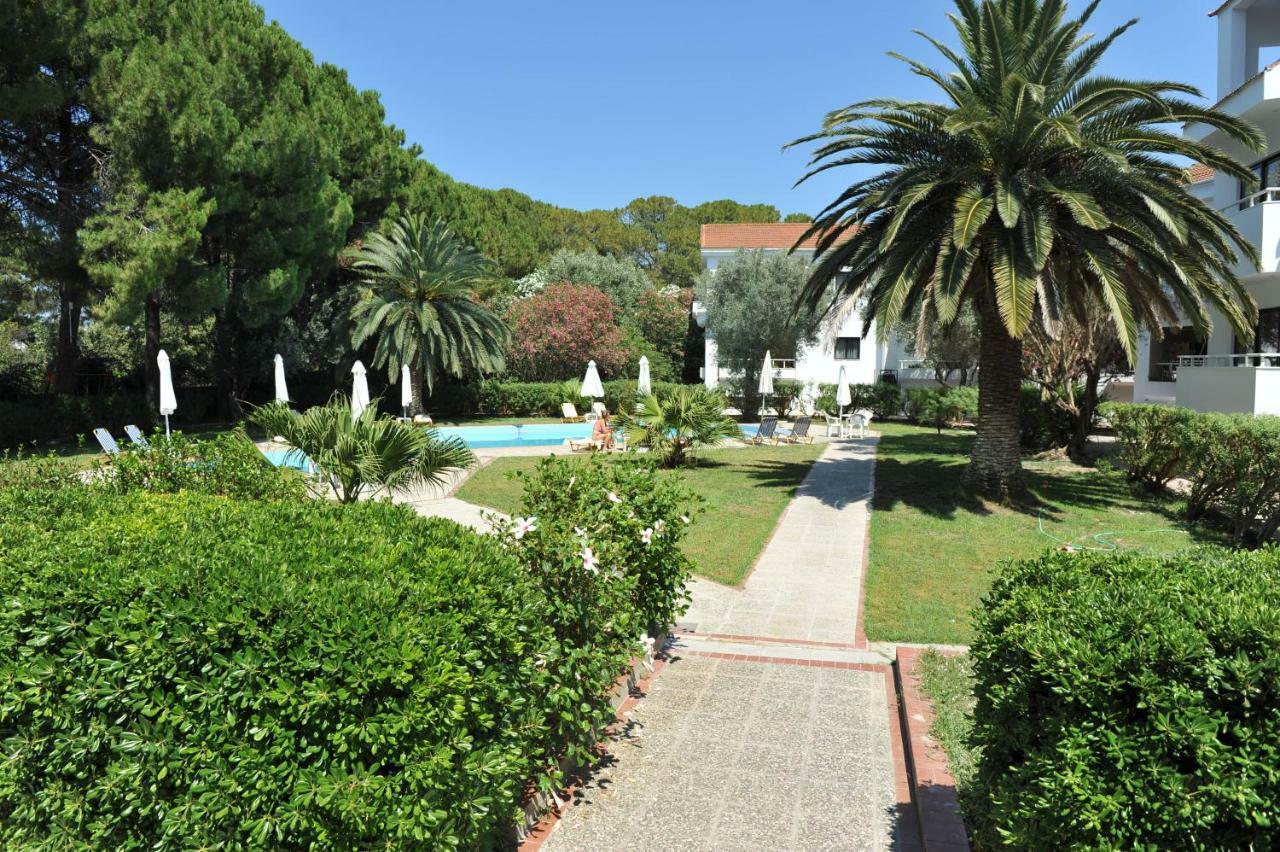 Niki Hotel Apartments Lalyssos Eksteriør billede