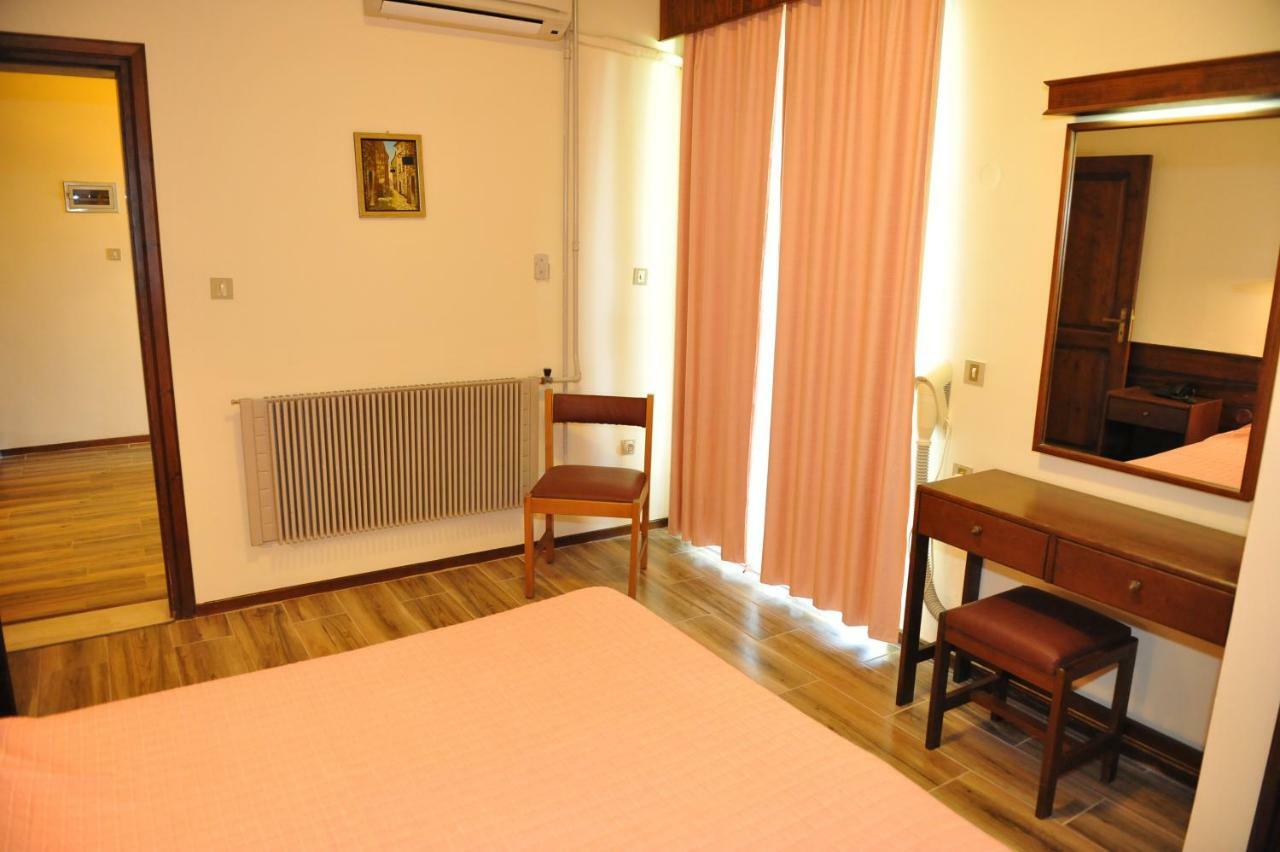 Niki Hotel Apartments Lalyssos Eksteriør billede