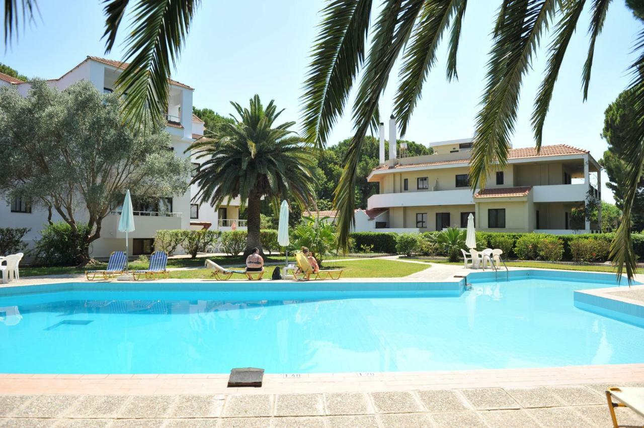 Niki Hotel Apartments Lalyssos Eksteriør billede